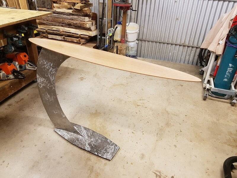 "Amplitude" - A Hybrid Style Table