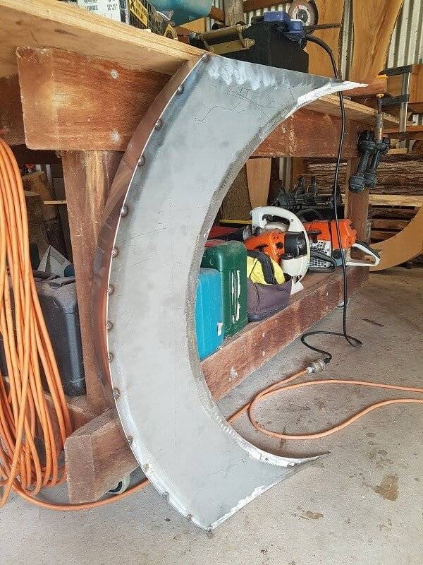 "Amplitude" - A Hybrid Style Table