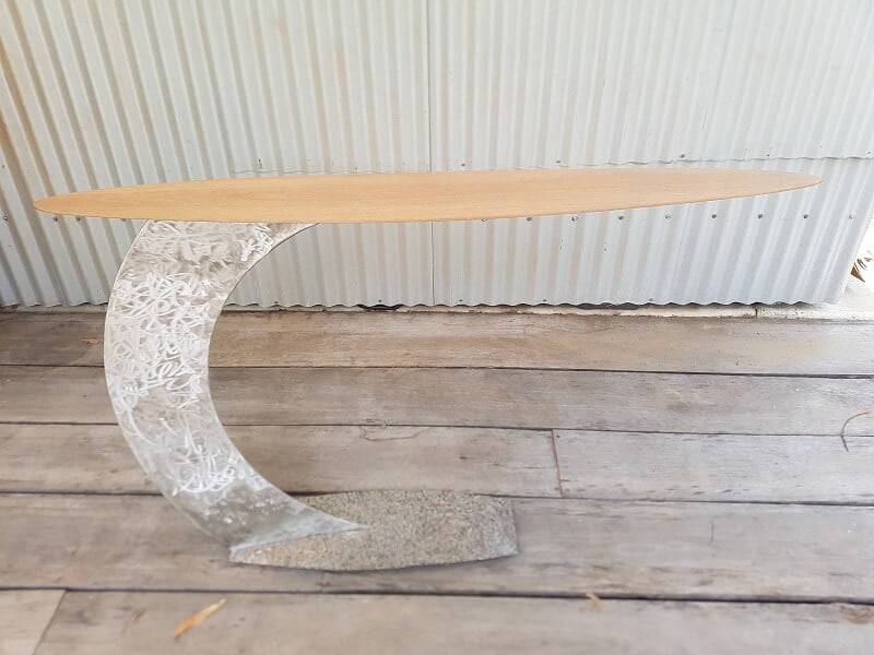 "Amplitude" - A Hybrid Style Table