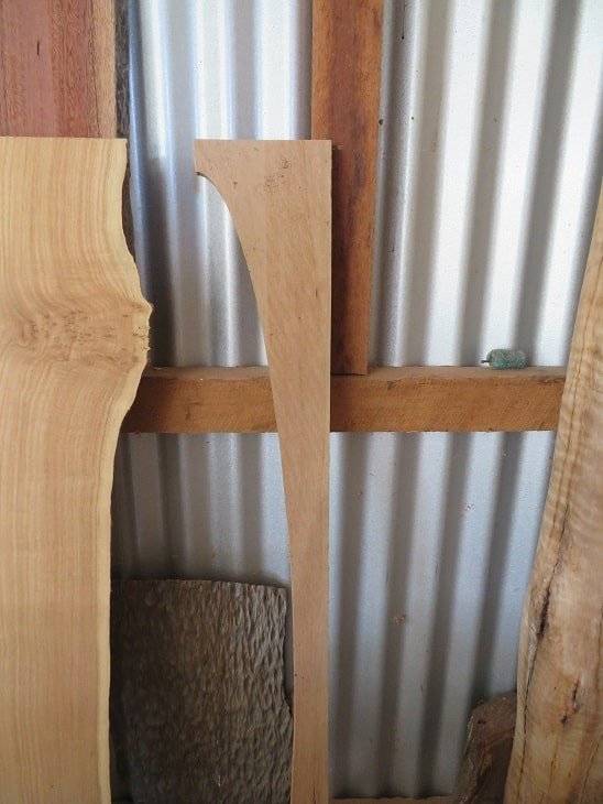 Figures Leg Corner Table